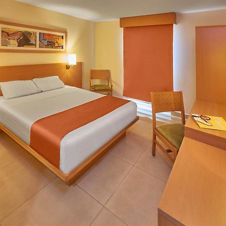 City Express By Marriott Mazatlan Exterior photo