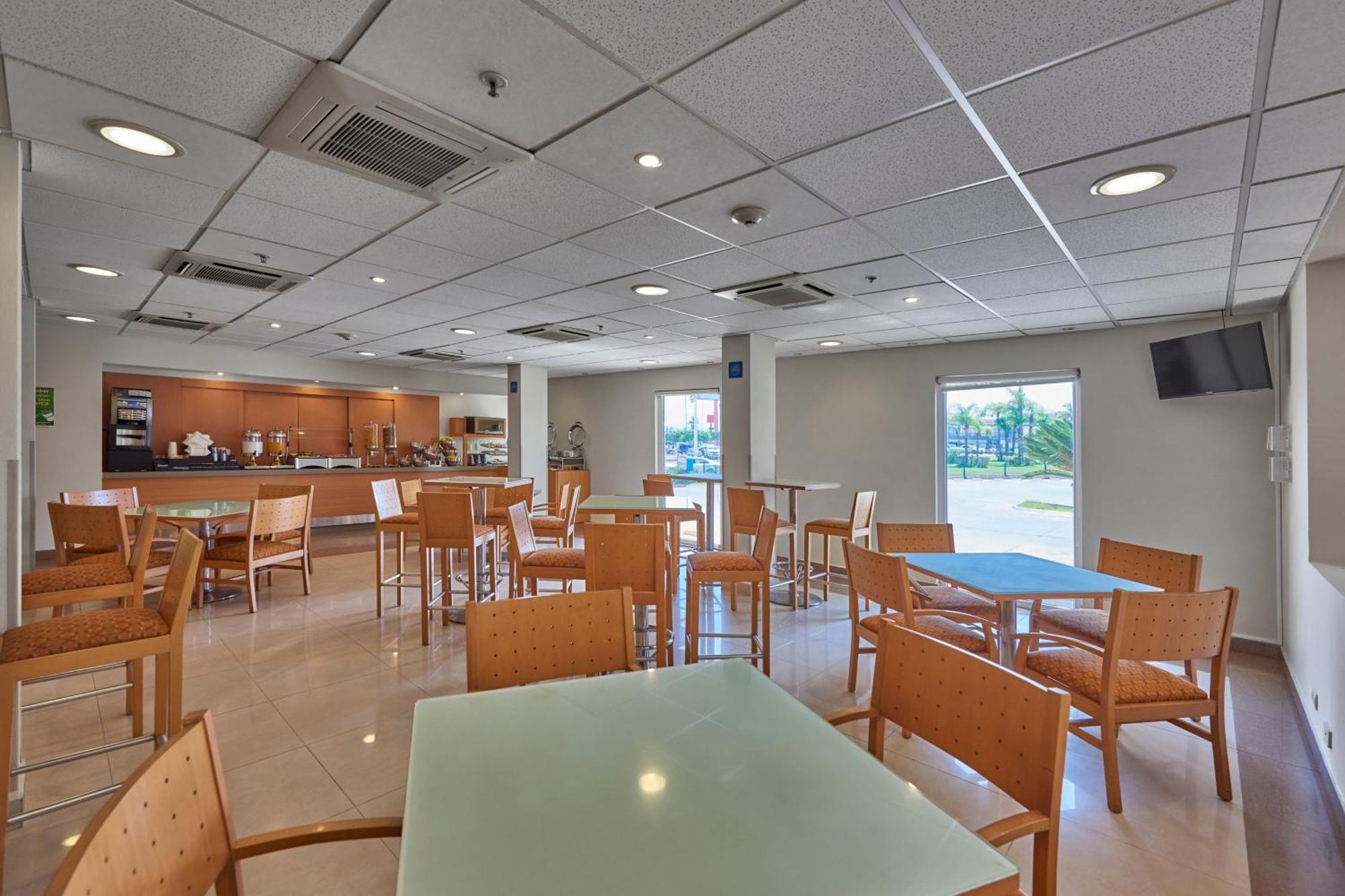 City Express By Marriott Mazatlan Exterior photo