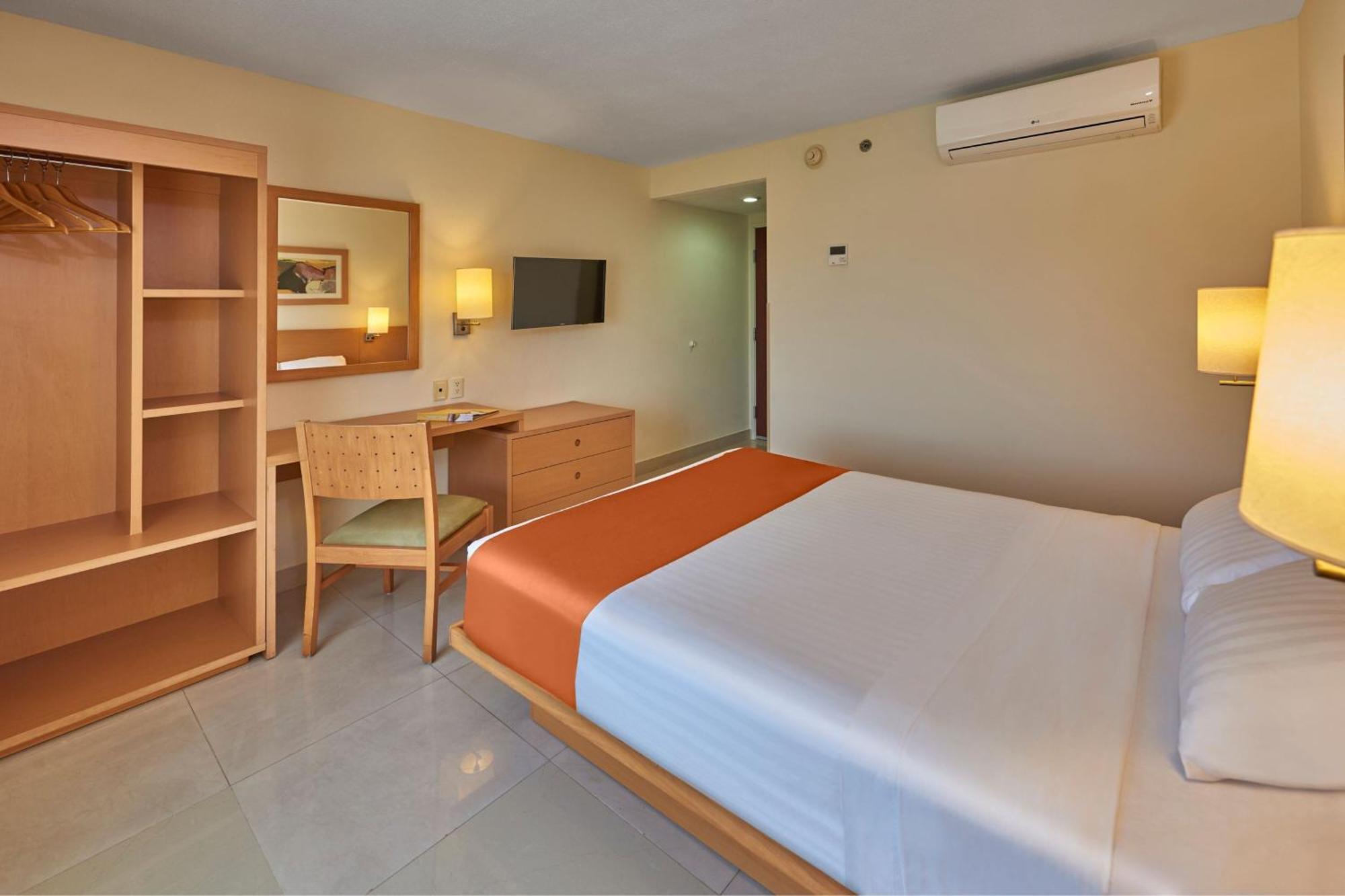 City Express By Marriott Mazatlan Exterior photo