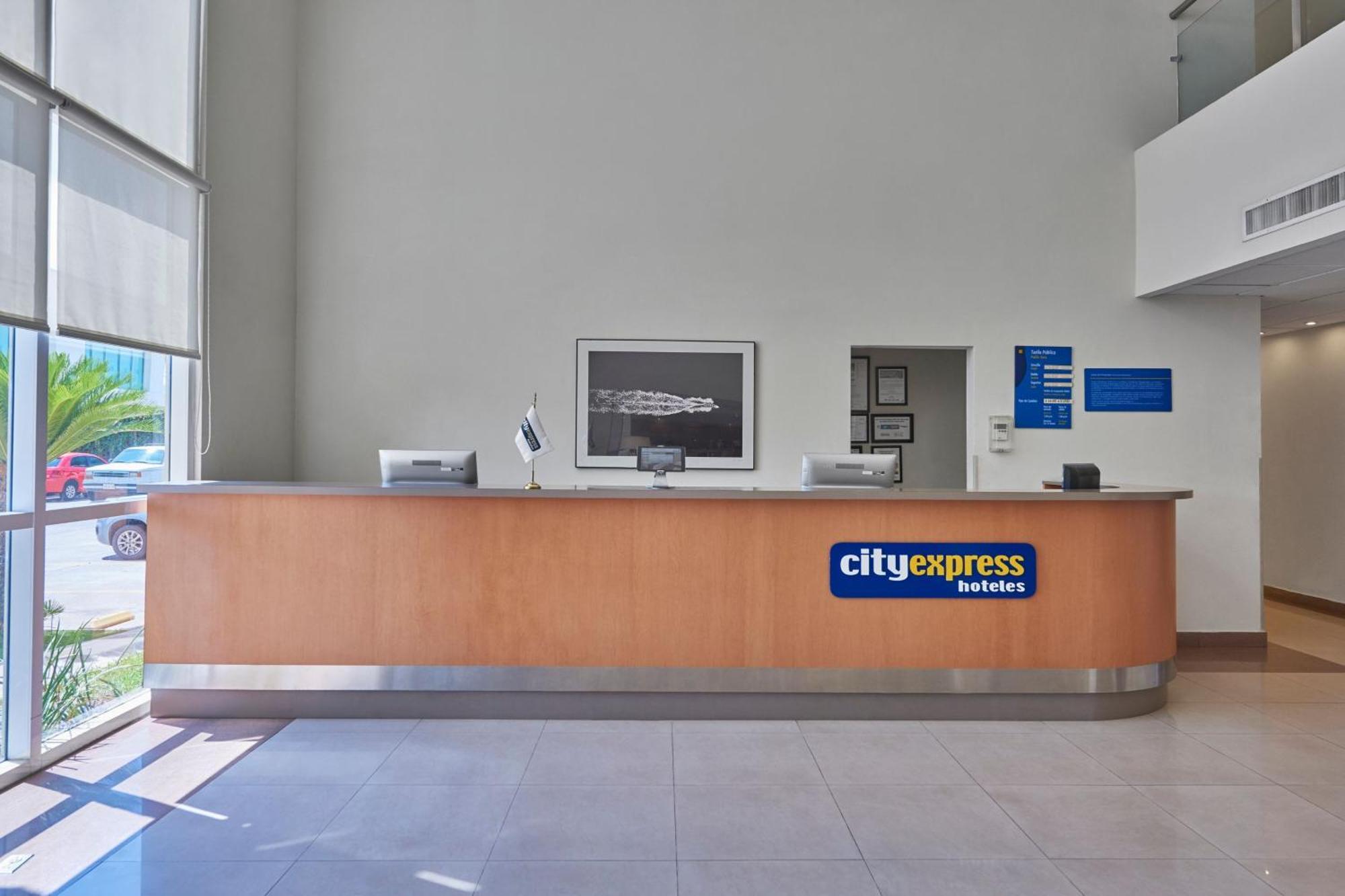 City Express By Marriott Mazatlan Exterior photo