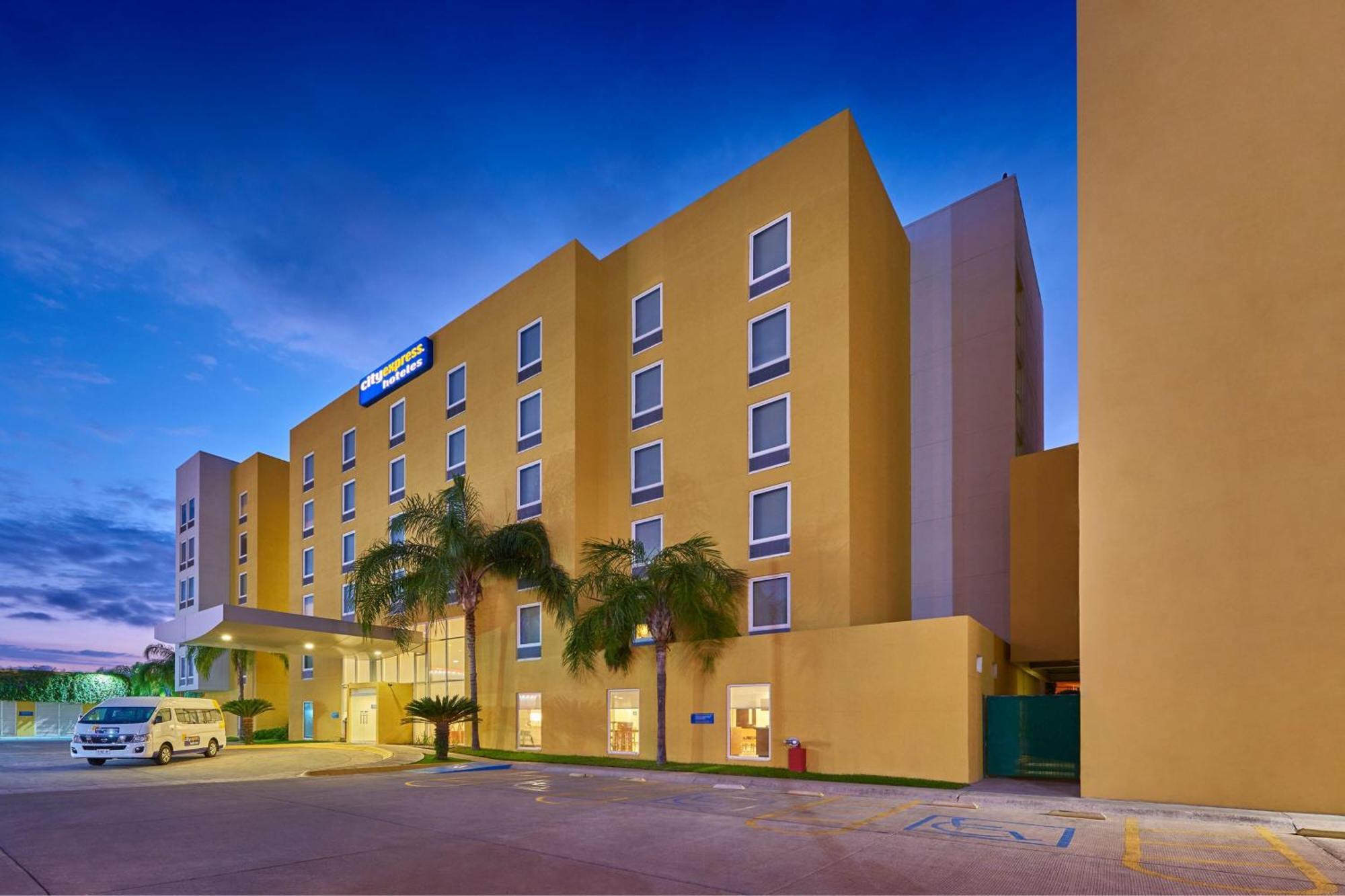 City Express By Marriott Mazatlan Hotel Exterior photo