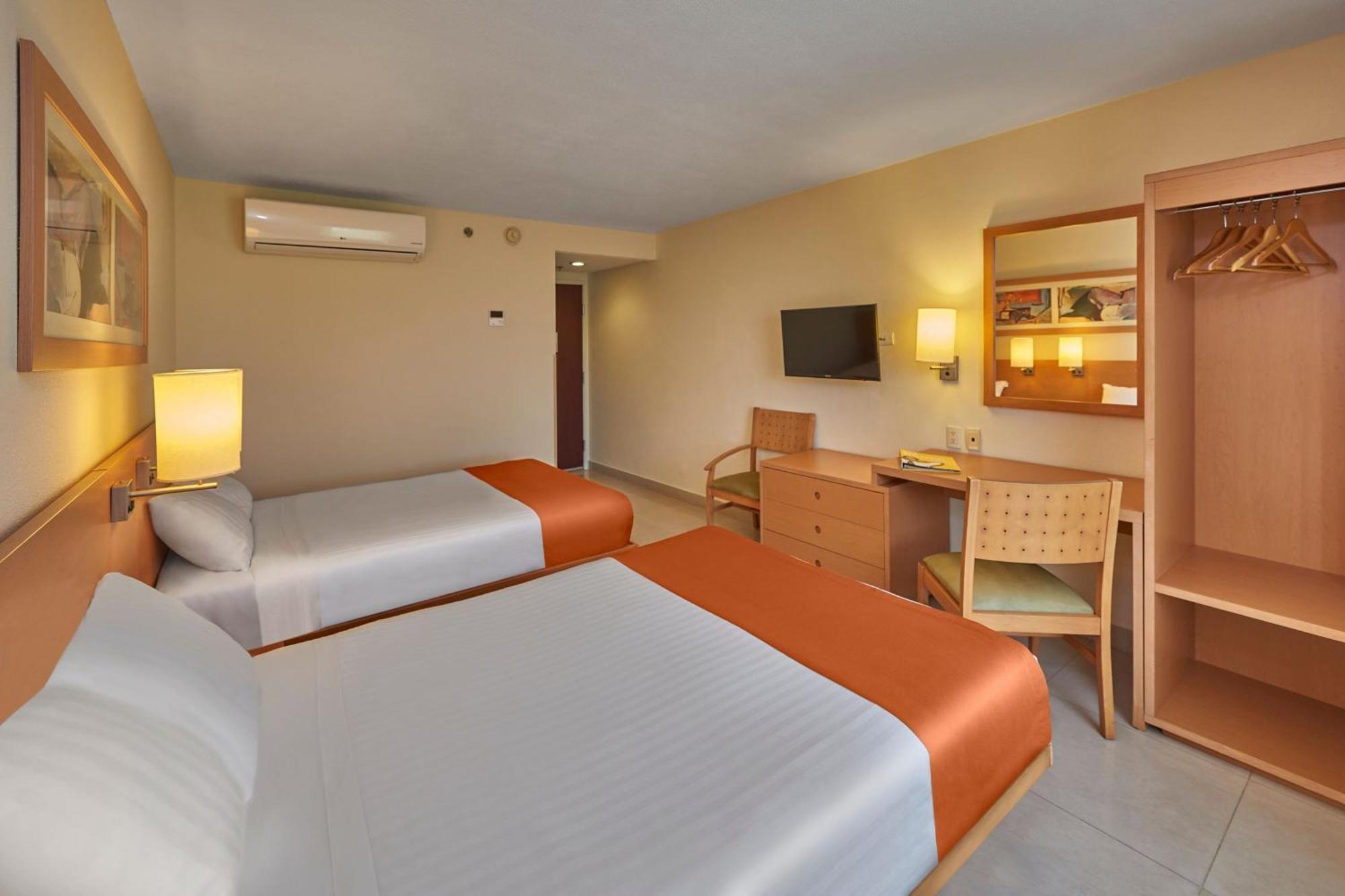 City Express By Marriott Mazatlan Exterior photo