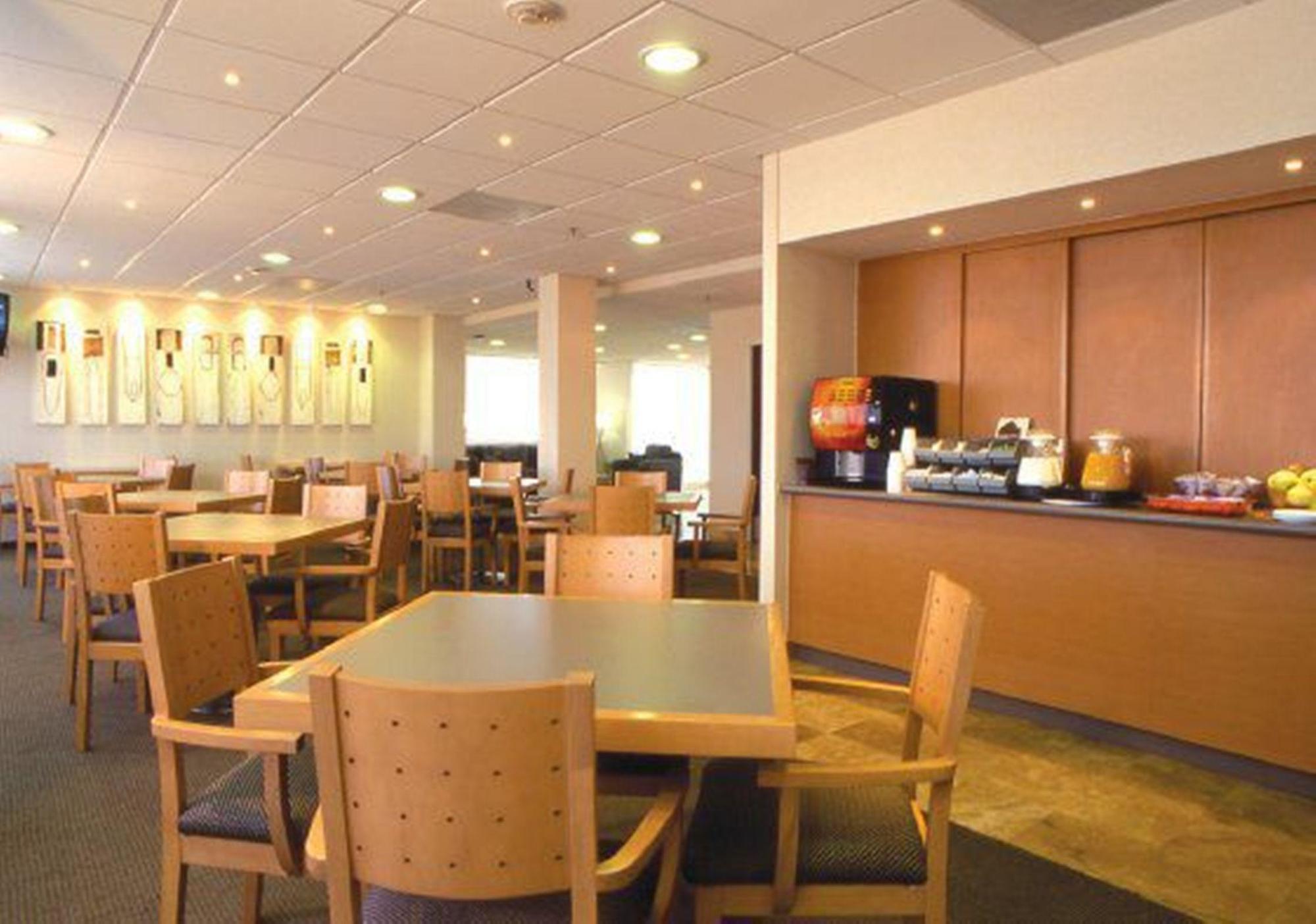 City Express By Marriott Mazatlan Restaurant photo