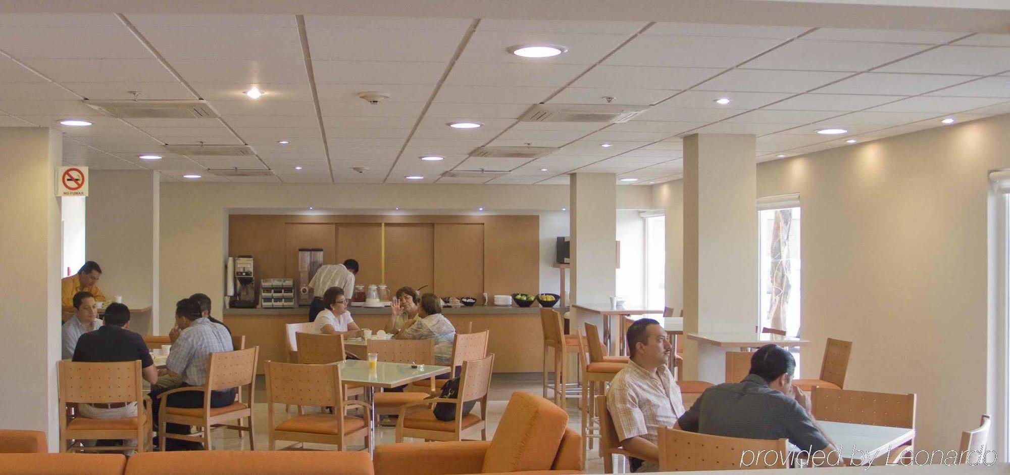 City Express By Marriott Mazatlan Restaurant photo